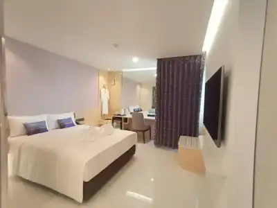 Evergreen Laurel - 30