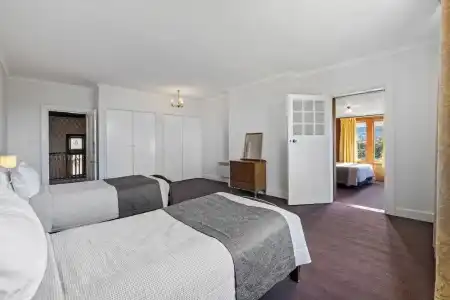Riverfront Motel & Restaurant - 151