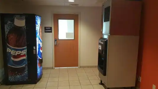 SureStay Plus By Best Western Niagara Falls East - 11