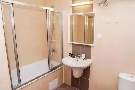 BOUTIQUE Entry E - 82