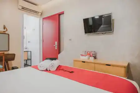 RedDoorz Plus @ Thamrin - 30