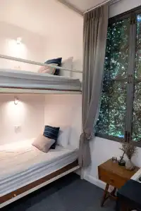 Oon Poshtel - 57
