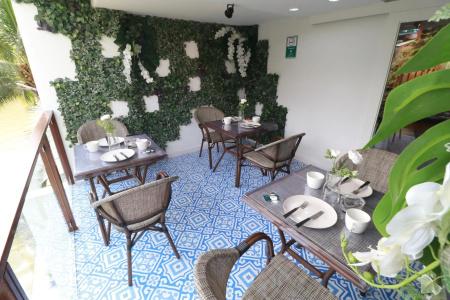 The LOL Elephant Hostel - 12
