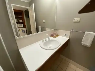 The Cosmopolitan Motel and Serviced Apartments - 8