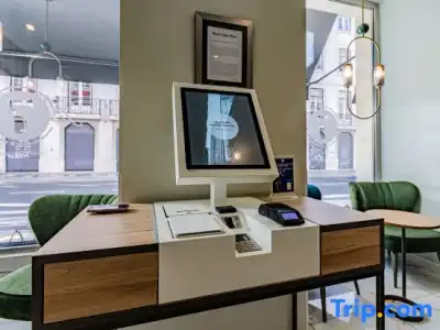 The 7, Suites, Studios & Apartments - 2