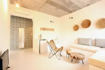 Mesanto Luxury Suites - 76