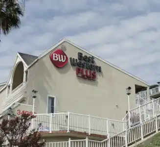 Best Western Plus Marina Shores - 80