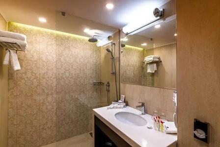 Ramada & Suites by Wyndham - 81