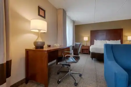 Comfort Inn The Pointe - 42