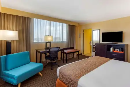 Best Western The Plaza Honolulu Airport - Free Breakfast - 51