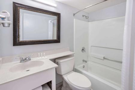 Days Inn & Suites by Wyndham Williamsburg Colonial - 8