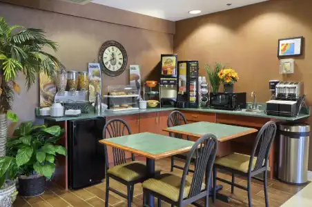 Quality Inn & Suites Longview I-20 - 16