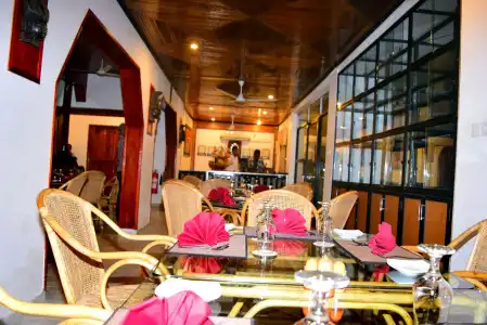 Guruge King's Island Resort - 8