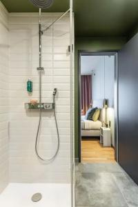 Moxy Berlin Airport - 26