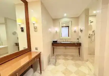 Wuhan Jin Jiang International - 83