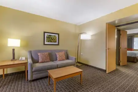 Best Western Plus Scottsdale Thunderbird Suites - 91