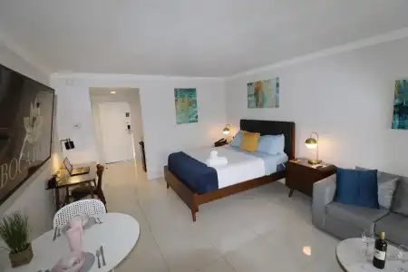 Boca Plaza - 72