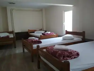 Pella Inn Hostel - 18