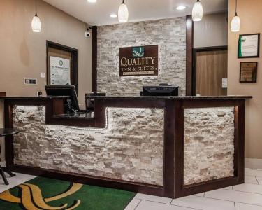 Quality Inn & Suites des Moines Airport - 1