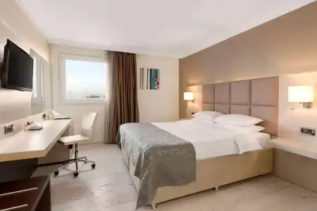 Ramada by Wyndham Sofia City Center - 4