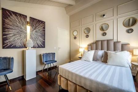 Ungherese Small Luxury - 166