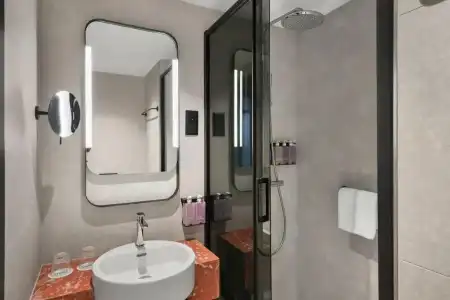 ibis Styles Budapest Airport - 16