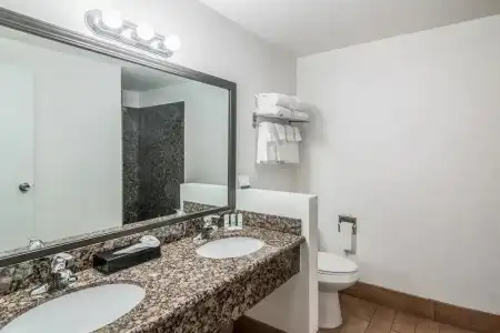 Quality Inn & Suites near Downtown Bakersfield - 43