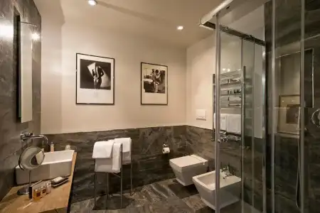 The Independent Suite - 25