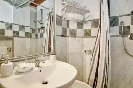 Gina Guest House - 8