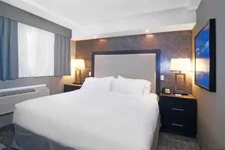 Holiday Inn Express & Suites Calgary by IHG - 84