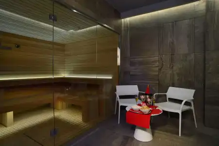 Embassy & Spa - 16