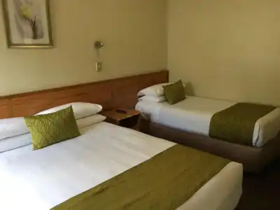 Allan Court Motel - 85