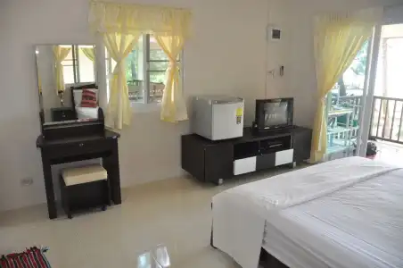 Pranee Beach Bungalows - 4