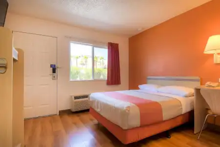 Motel 6 Las Vegas, NV - Boulder Highway - 4