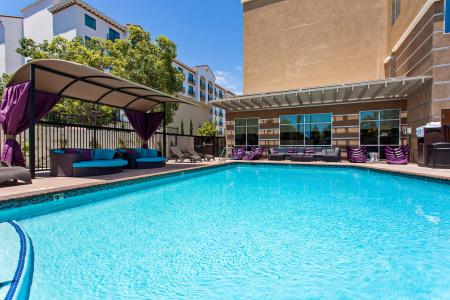 Holiday Inn Express & Suites Anaheim Resort Area by IHG - 19