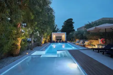 Sunset Studios & Apartments by Estia - 12