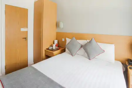 London Guest House by OYO - Acton - 34