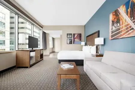 La Quinta Inn & Suites by Wyndham Chicago Downtown - 63