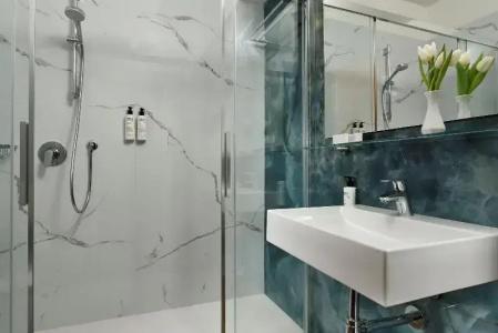 Continental Wellness & Spa - 52