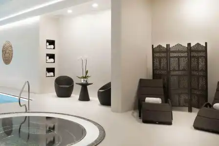 Montcalm East, Autograph Collection - 16