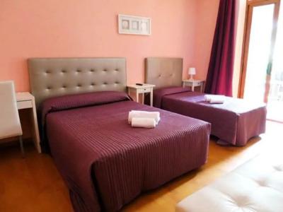 Hostal Balmes Centro - 34