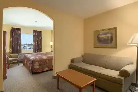 Super 8 by Wyndham Topeka at Forbes Landing - 13