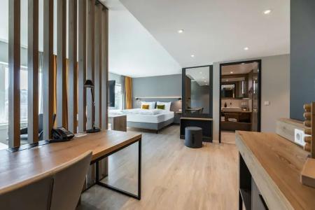 Piazza und Restaurant - 85