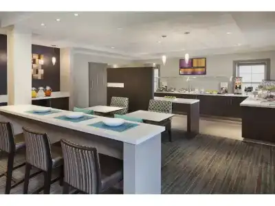 Cambridge Suites Mississauga - 19