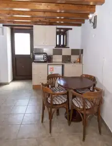 Goulas Traditional Guesthouse - 16