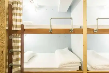 Barn and Bed Hostel - 29