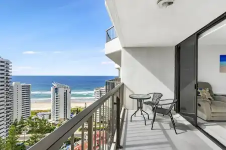 Surfers Century Oceanside Apartments - 242