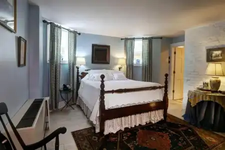 200 South Street Inn - 8