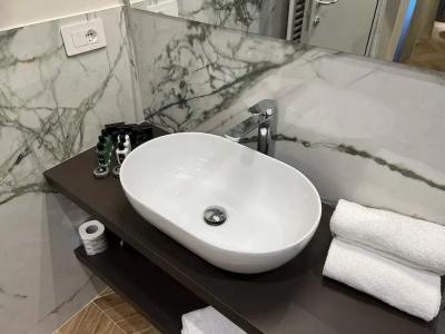 RossoVino Milano Boutique - 9