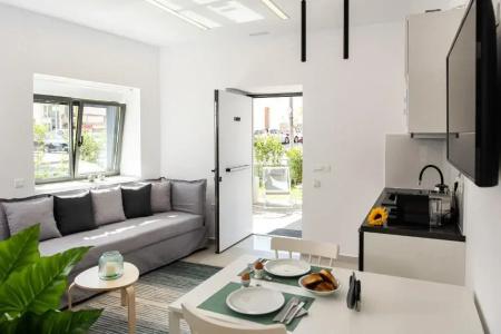 Cozy Corner Luxury Apartments - 62